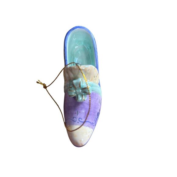 Lena Lius Fancy Shoe‎ Bradford Editions 2001 Porcelain Ribboned Cameo Ornament - Picture 3 of 3